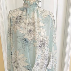 ✨Vince Camuto Mock-Neck Blouse✨